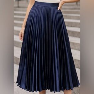 NWT Abercrombie & Fitch Luxe Navy Satin Pleated Midi Skirt – Medium